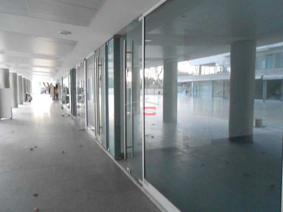 Loja para Arrendamento em Fatima Foto 9