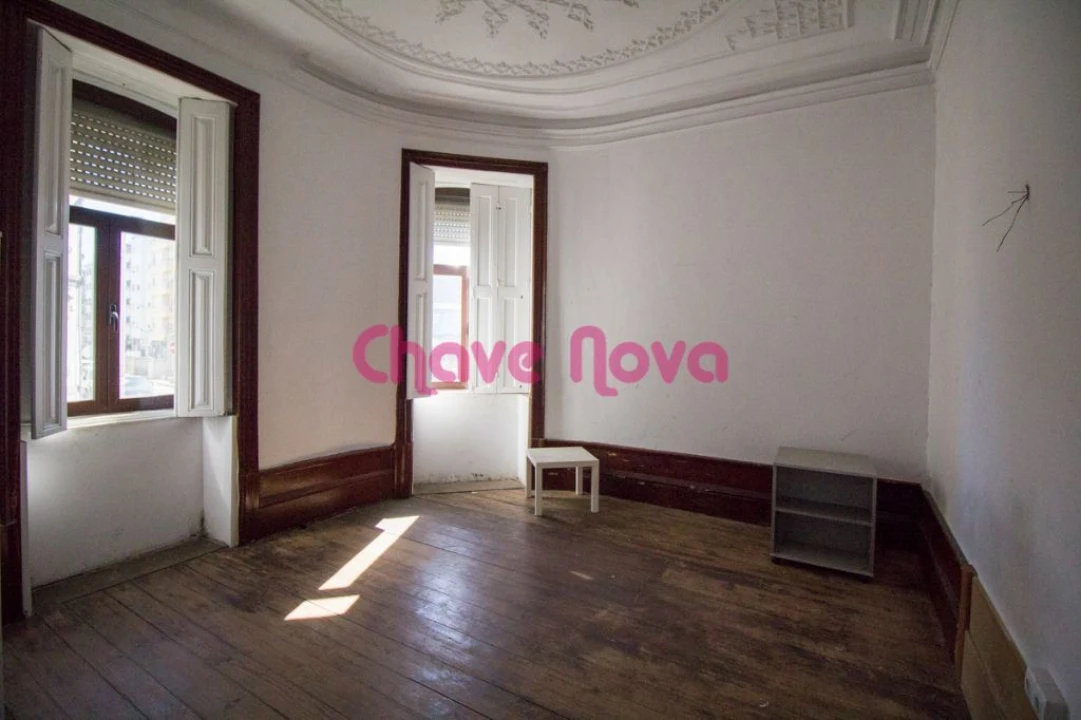 Moradia T6 para Venda em Paranhos Foto 2