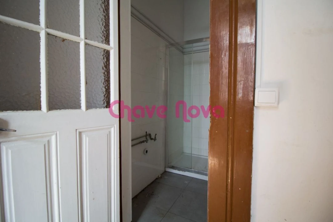 Moradia T6 para Venda em Paranhos Foto 5