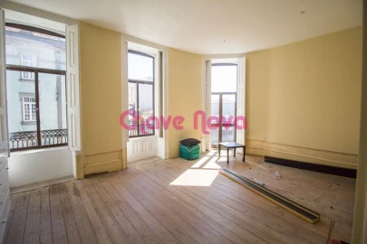 Moradia T6 para Venda em Paranhos