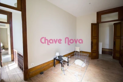 Moradia T6 para Venda em Paranhos