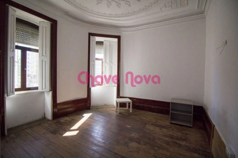 Moradia T6 para Venda em Paranhos Foto 2