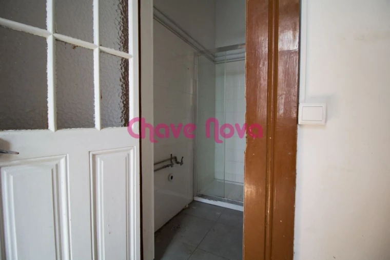 Moradia T6 para Venda em Paranhos Foto 5