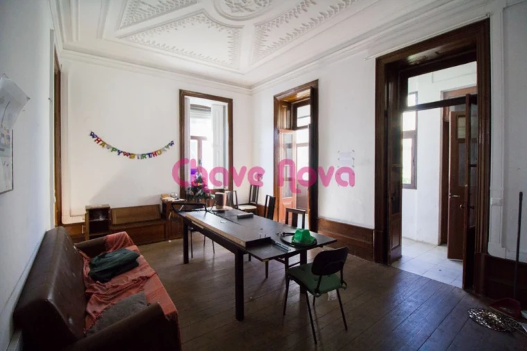 Moradia T6 para Venda em Paranhos Foto 7