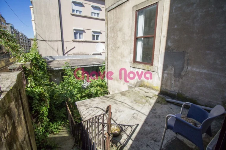 Moradia T6 para Venda em Paranhos Foto 8