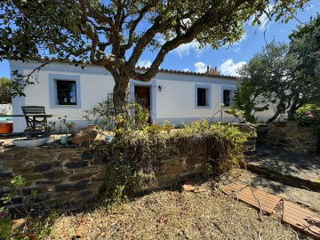 Moradia T2 para Venda em Bensafrim e Barão de São João