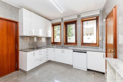 Moradia T6 para Arrendamento em Matosinhos e Leça da Palmeira