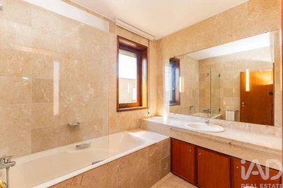 Moradia T6 para Arrendamento em Matosinhos e Leça da Palmeira