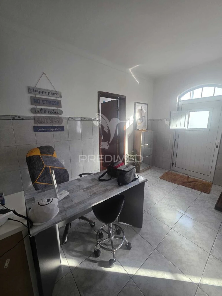 Moradia T4 para Venda em Terra Chã Foto 8