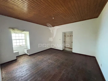 Moradia T2 para Venda em São Roque do Pico