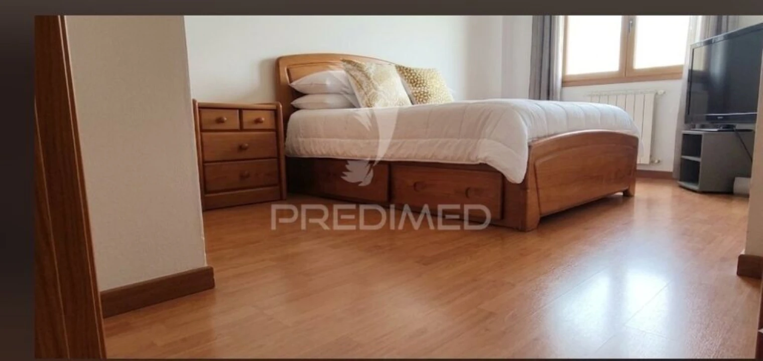 Apartamento T2 para Venda em Santo António dos Cavaleiros e Frielas Foto 1