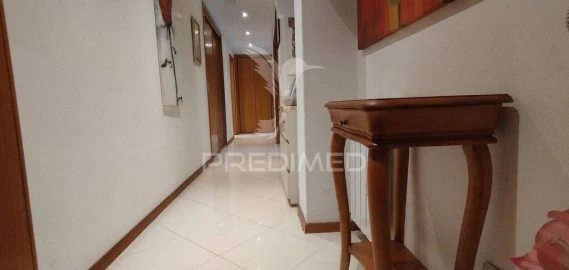 Apartamento T2 para Venda em Santo António dos Cavaleiros e Frielas