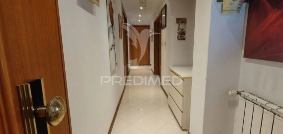Apartamento T2 para Venda em Santo António dos Cavaleiros e Frielas
