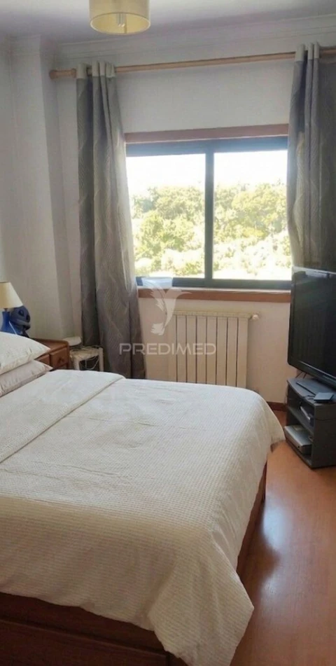 Apartamento T2 para Venda em Santo António dos Cavaleiros e Frielas