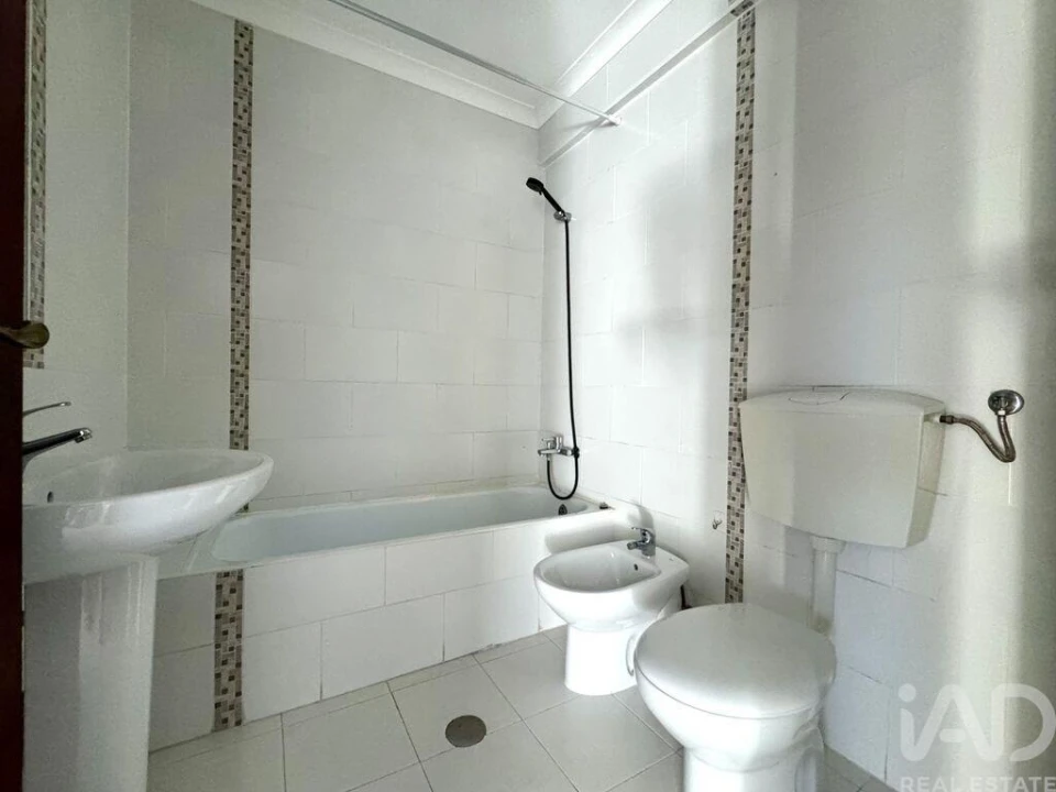 Apartamento T2 para Venda em Olhão Foto 14