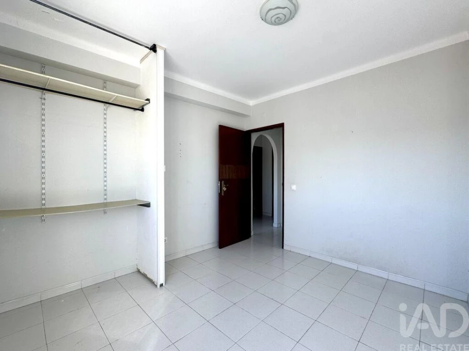 Apartamento T2 para Venda em Olhão Foto 9