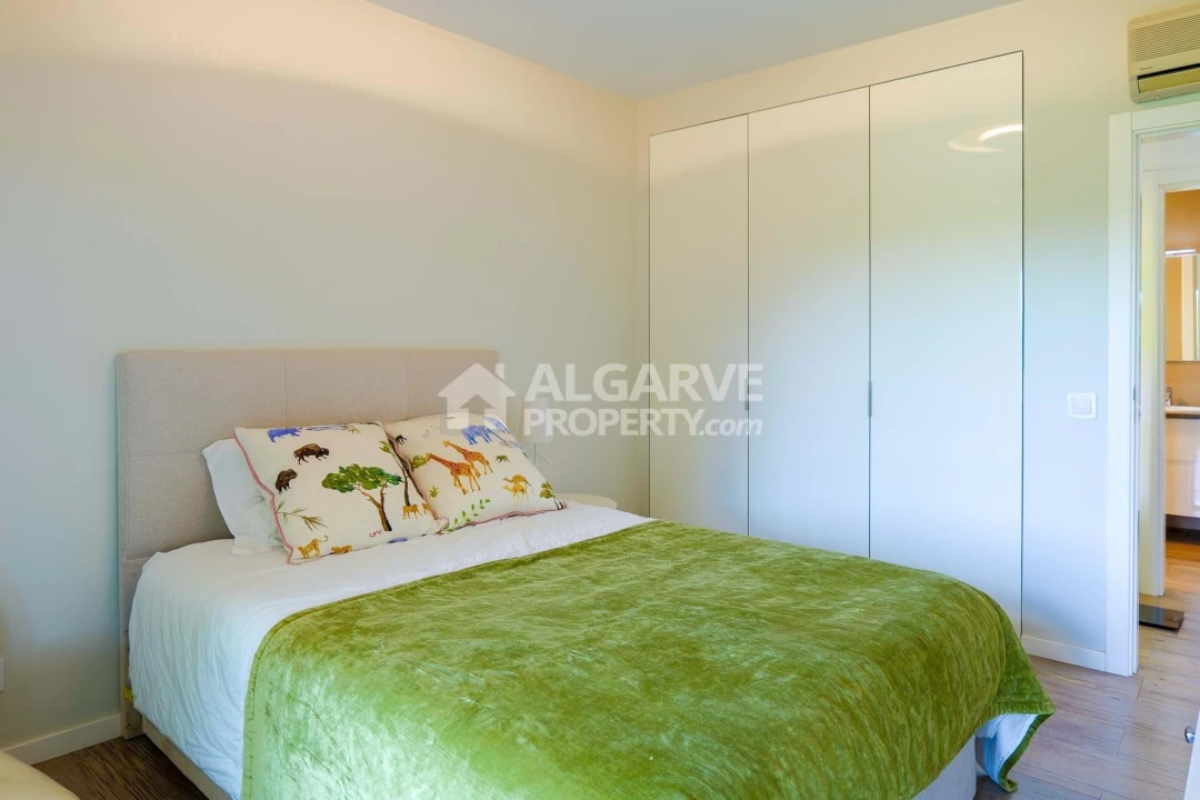 Moradia T4 para Venda em Quarteira Foto 12