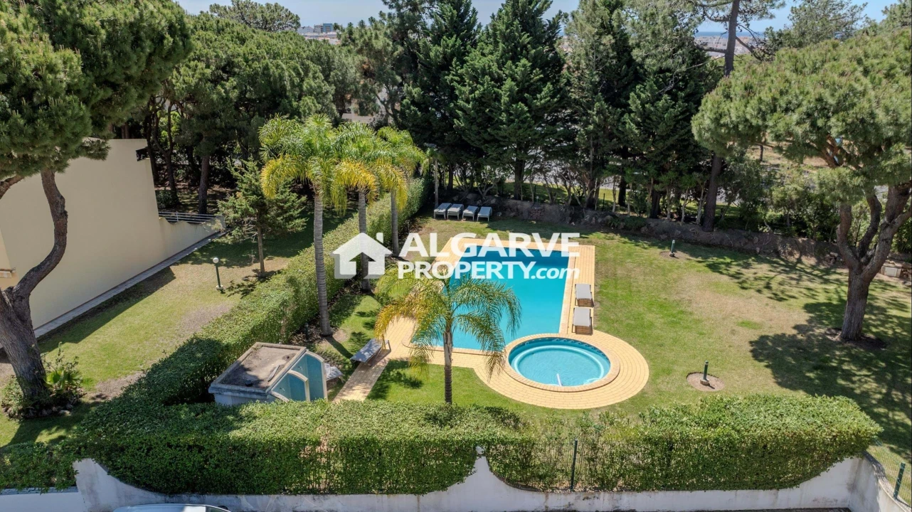 Moradia T4 para Venda em Quarteira Foto 27