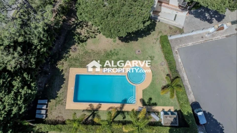 Moradia T4 para Venda em Quarteira