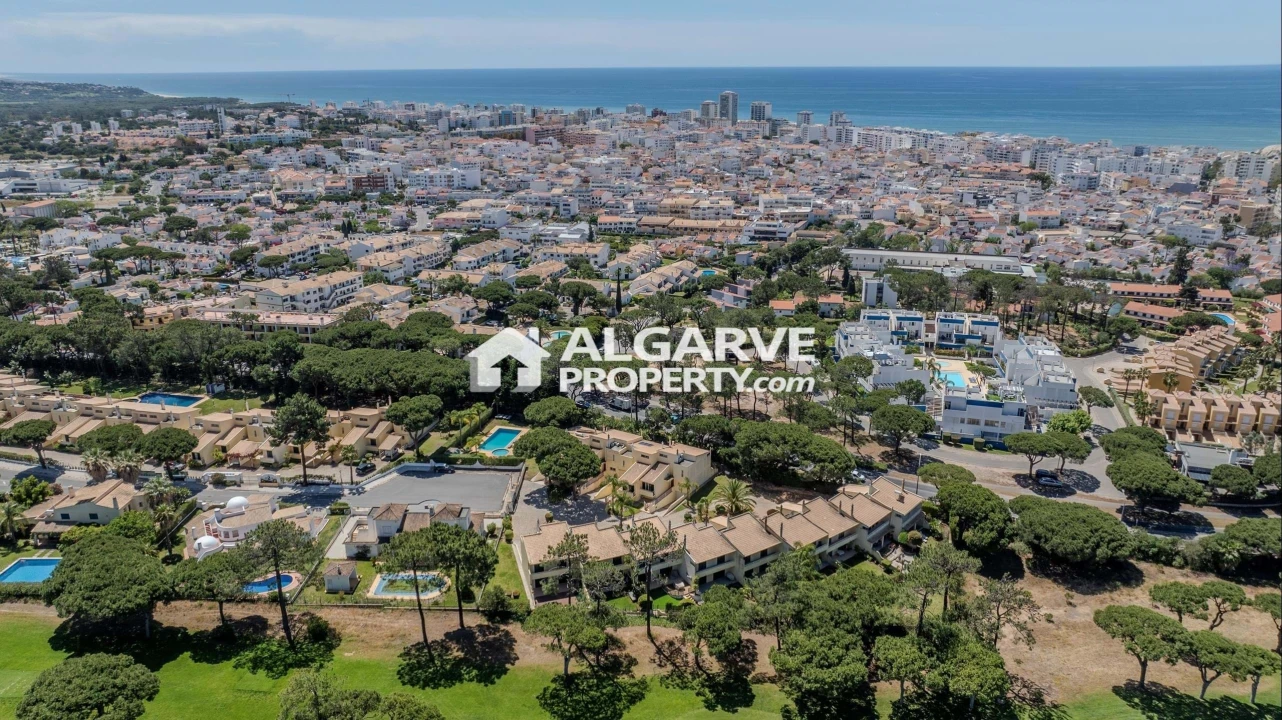 Moradia T4 para Venda em Quarteira Foto 31