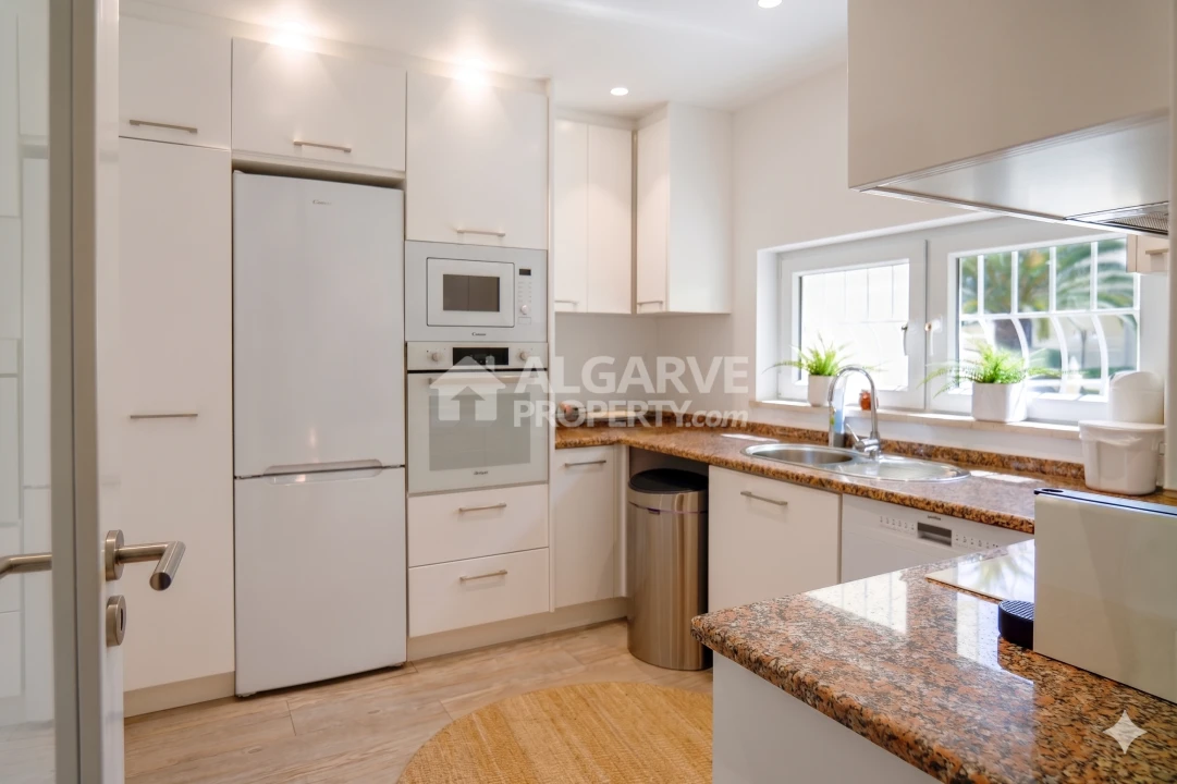 Moradia T4 para Venda em Quarteira Foto 3