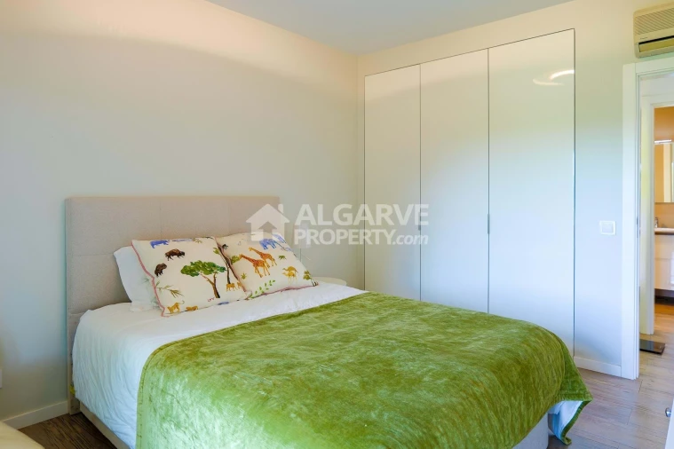 Moradia T4 para Venda em Quarteira Foto 12