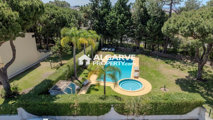 Moradia T4 para Venda em Quarteira Foto 27