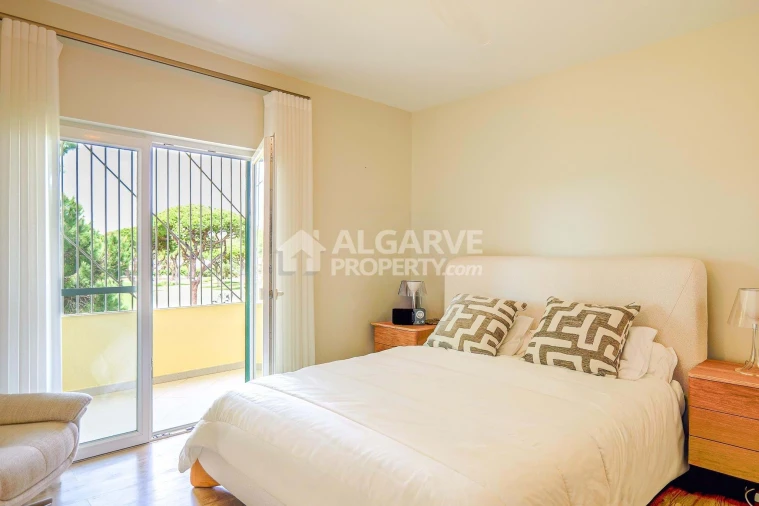 Moradia T4 para Venda em Quarteira Foto 11