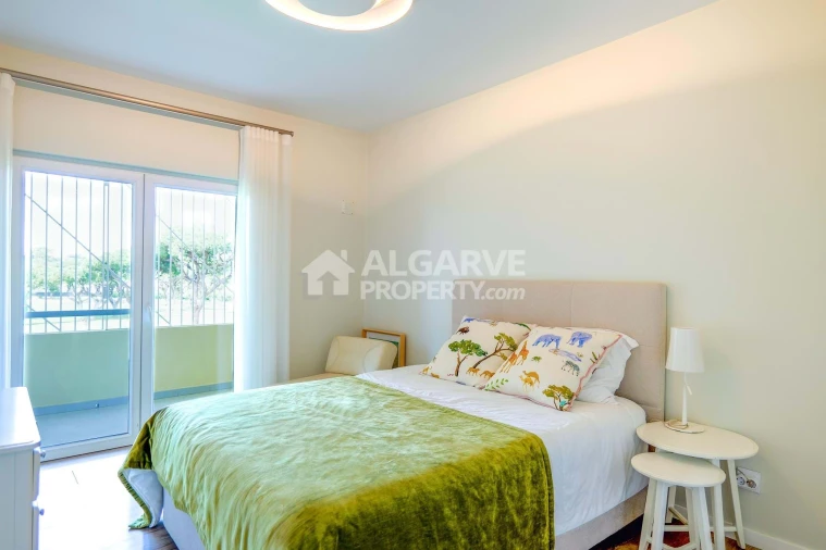 Moradia T4 para Venda em Quarteira Foto 4