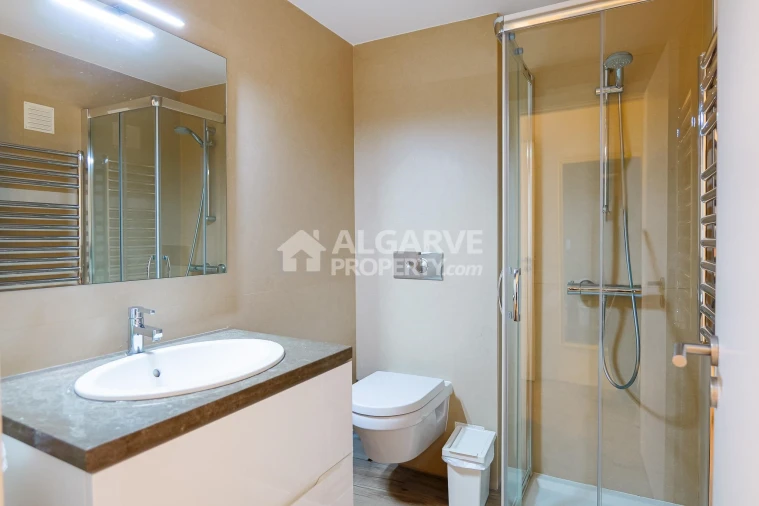 Moradia T4 para Venda em Quarteira Foto 17