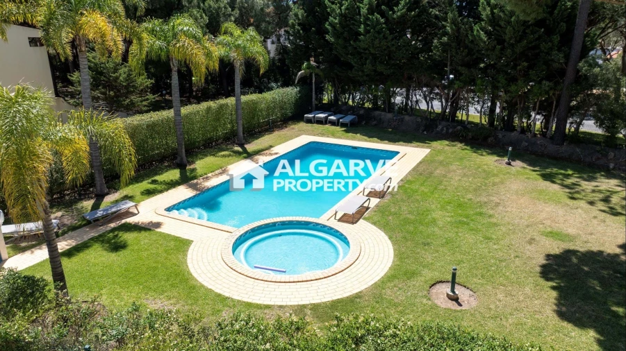 Moradia T4 para Venda em Quarteira Foto 5