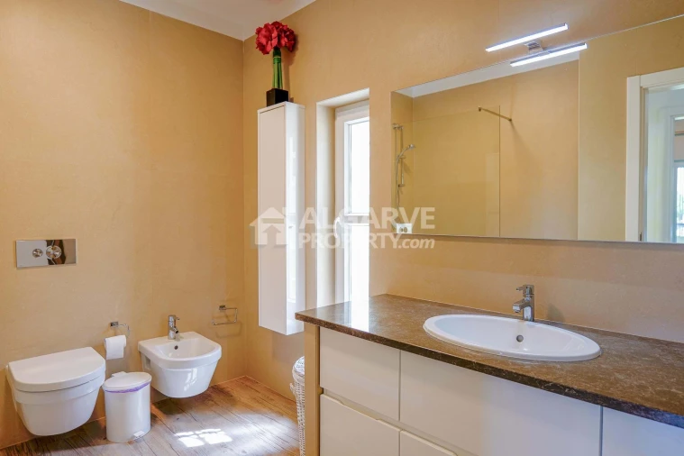 Moradia T4 para Venda em Quarteira Foto 15