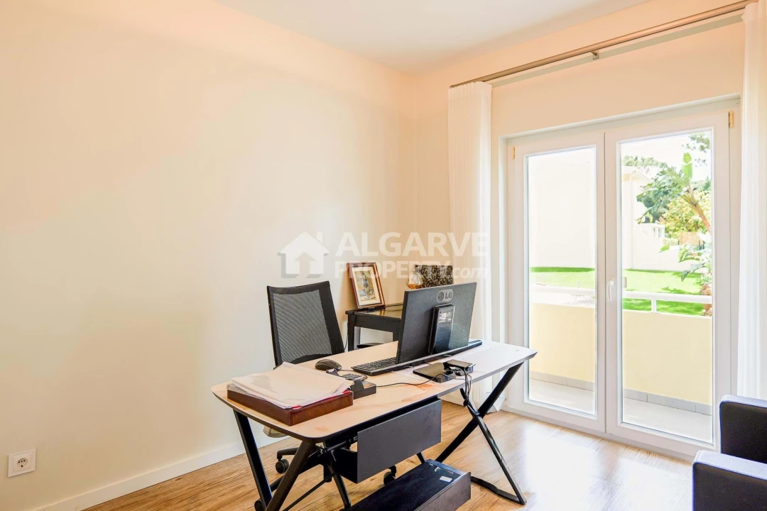 Moradia T4 para Venda em Quarteira Foto 13