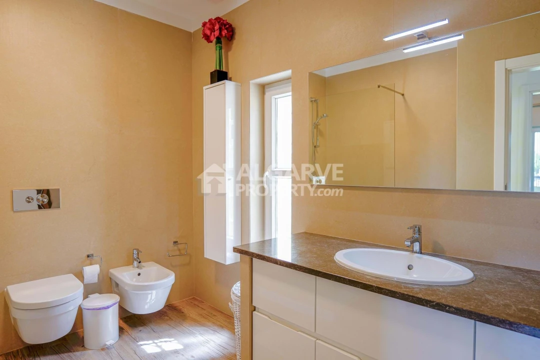 Moradia T4 para Venda em Quarteira Foto 15