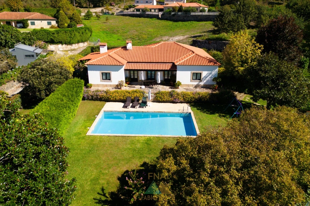 Moradia T4 para Venda em Couto Foto 2