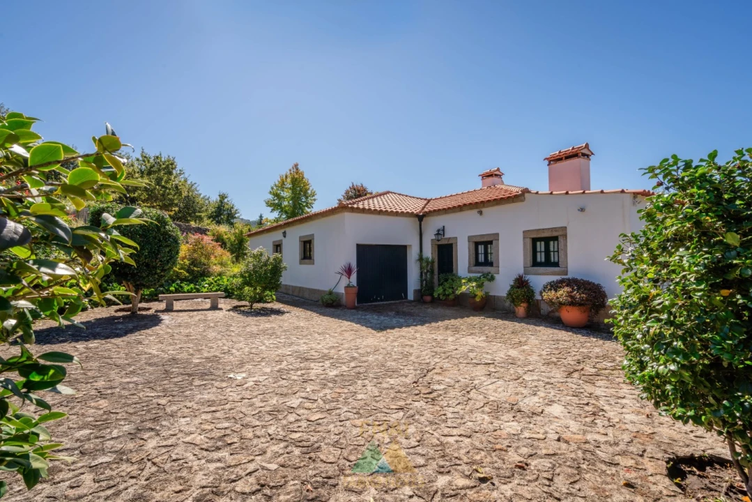 Moradia T4 para Venda em Couto Foto 4