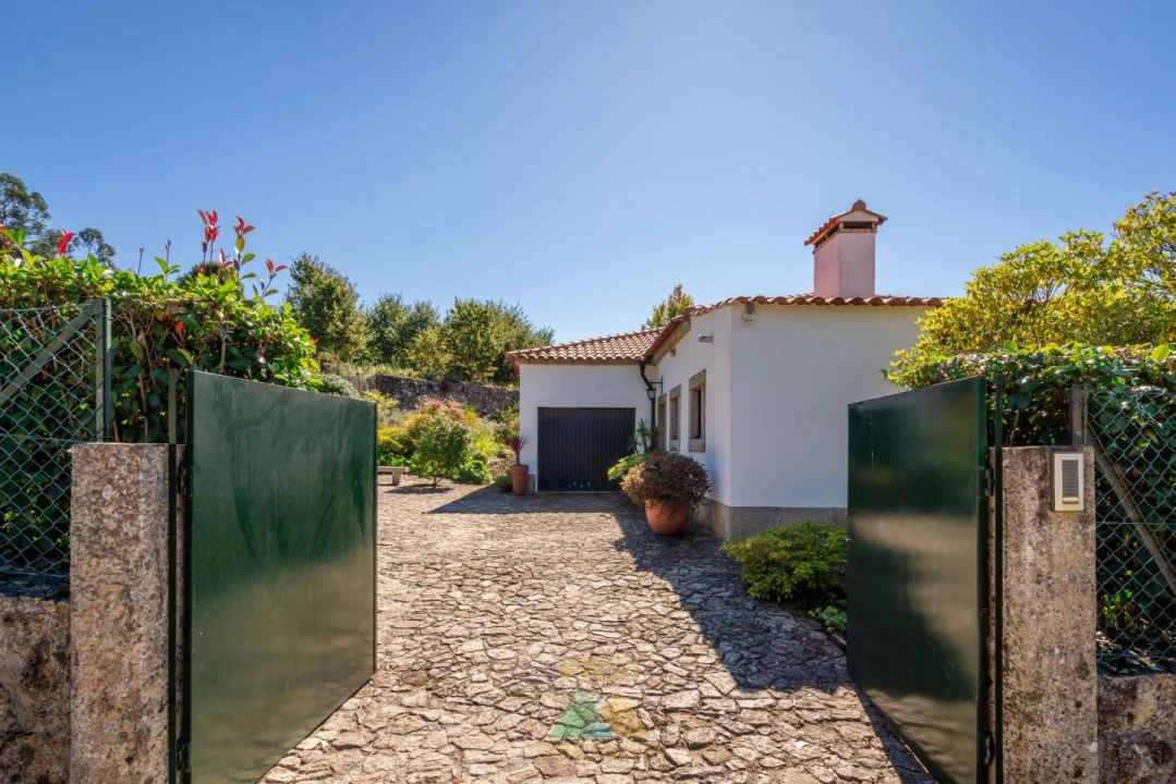 Moradia T4 para Venda em Couto Foto 5