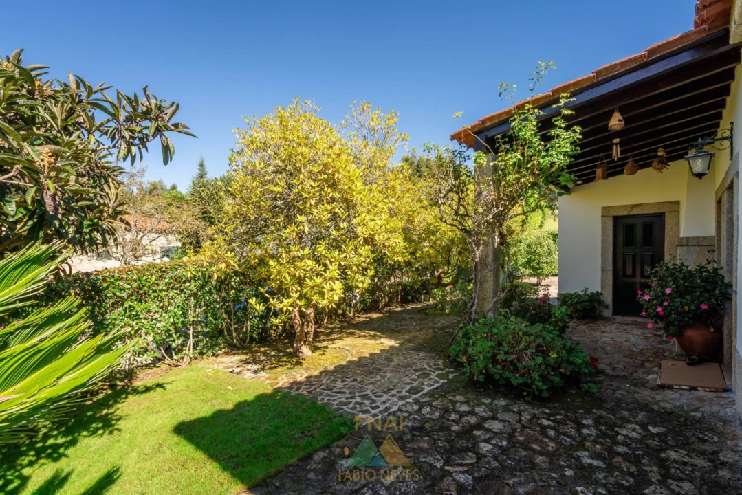 Moradia T4 para Venda em Couto Foto 27