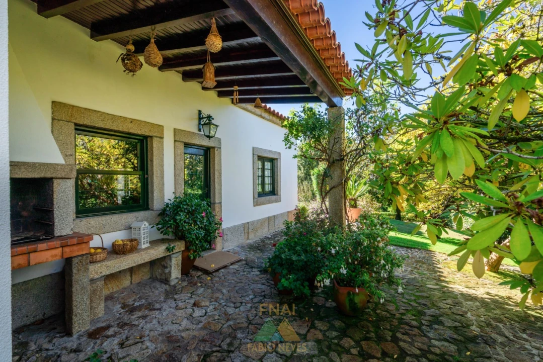 Moradia T4 para Venda em Couto Foto 6