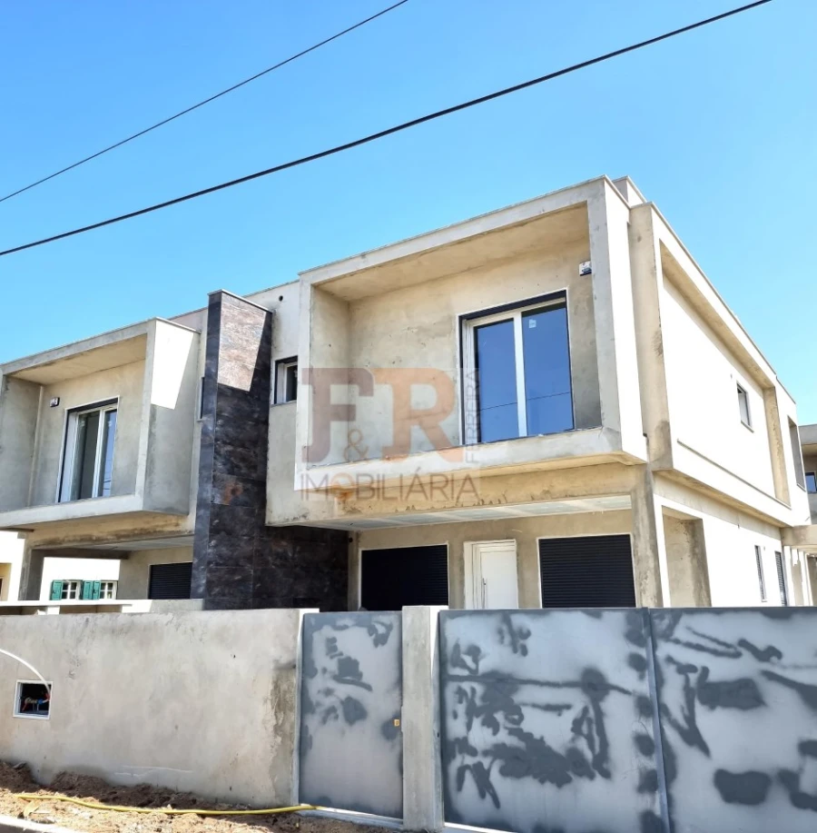 Moradia T4 para Venda em Fernao Ferro Foto 11