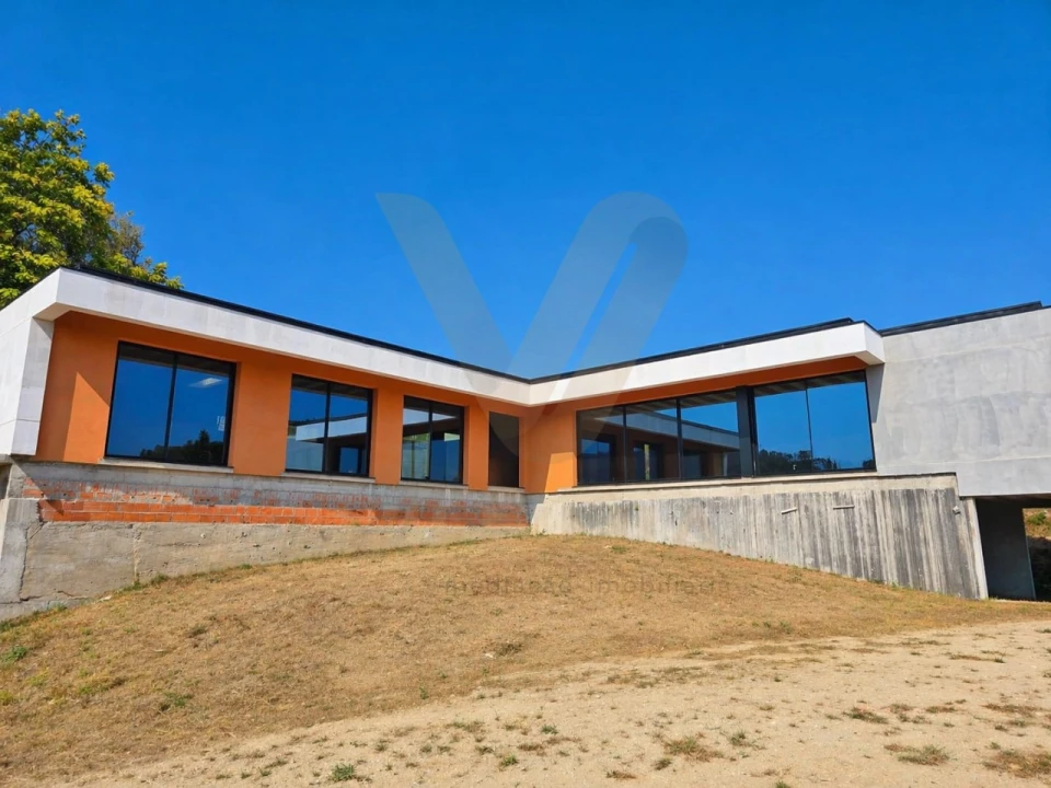 Moradia T3 para Venda em Bárrio e Cepões Foto 1