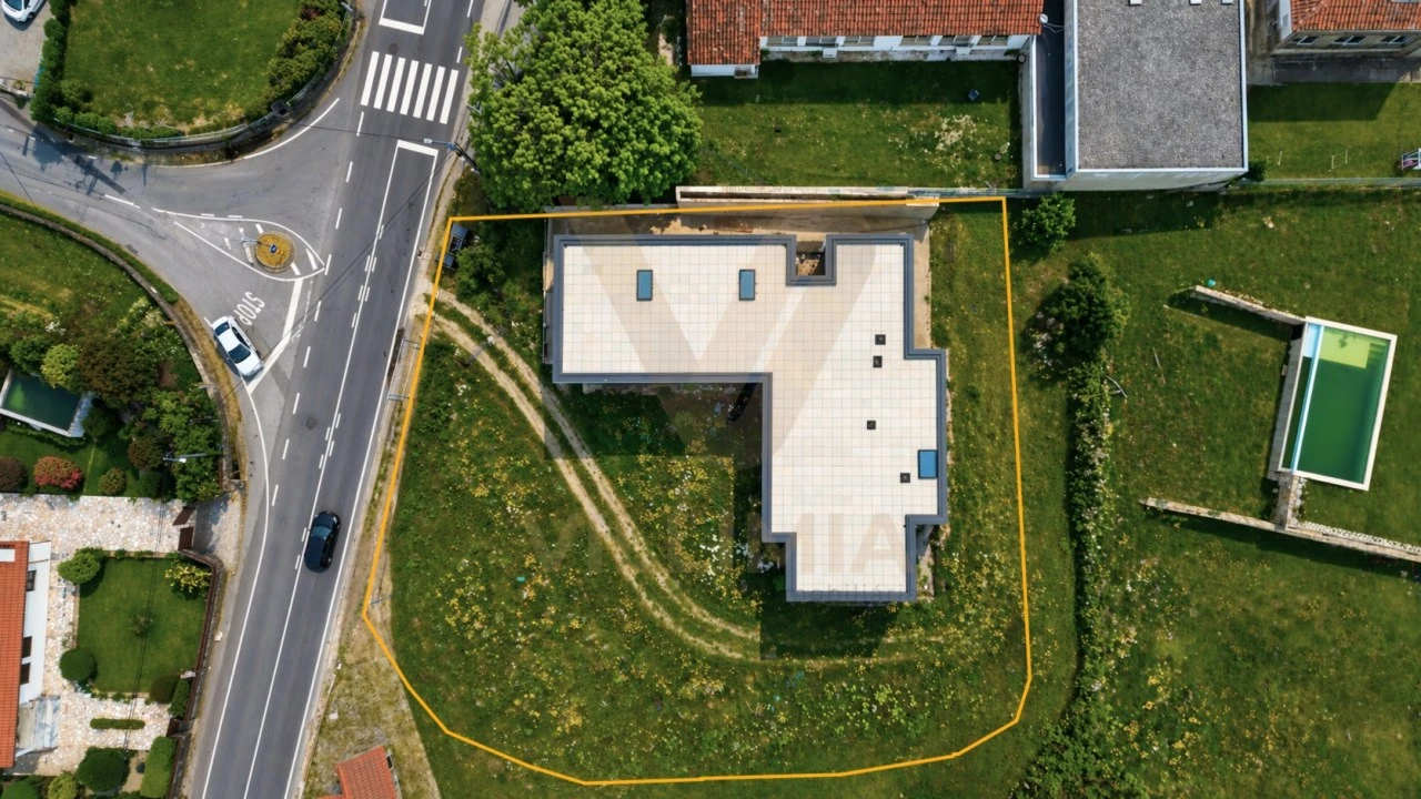 Moradia T3 para Venda em Bárrio e Cepões Foto 16