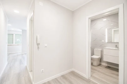 Apartamento T2 para Venda em Oeiras e São Julião da Barra, Paço de Arcos e Caxias