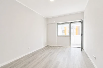 Apartamento T2 para Venda em Oeiras e São Julião da Barra, Paço de Arcos e Caxias