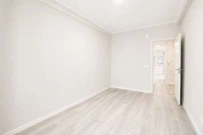 Apartamento T2 para Venda em Oeiras e São Julião da Barra, Paço de Arcos e Caxias