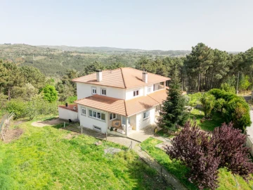 Moradia T5 para Venda em Adoufe e Vilarinho de Samardã