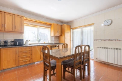 Moradia T5 para Venda em Adoufe e Vilarinho de Samardã