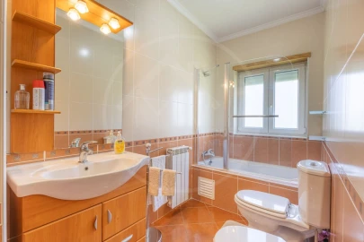 Moradia T5 para Venda em Adoufe e Vilarinho de Samardã