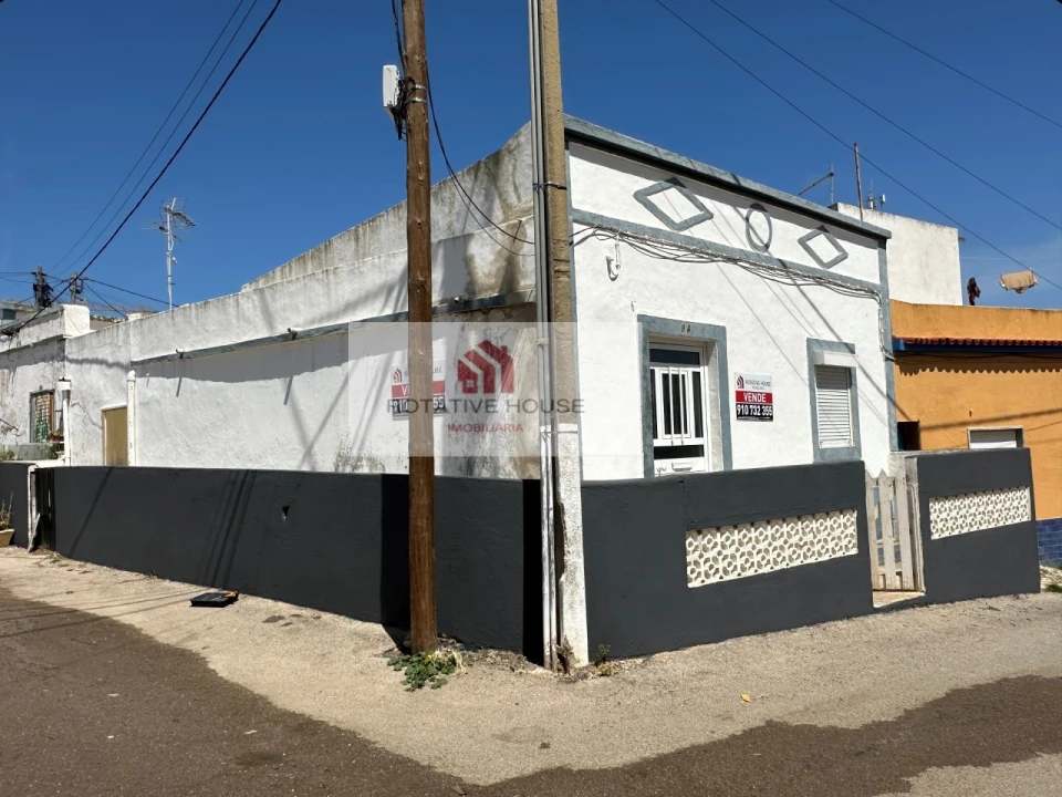 Moradia T2 para Venda em Faro (Sé e São Pedro) Foto 1