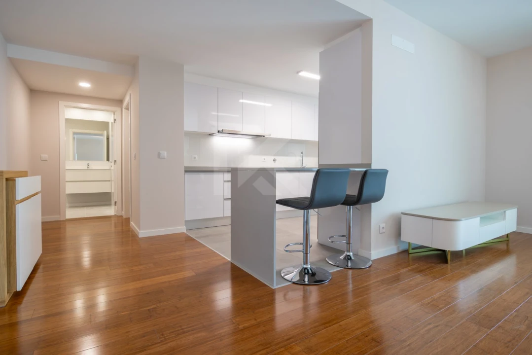 Apartamento T1 para Arrendamento em São Martinho Foto 5